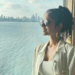 Namita Krishnamurthy Instagram - Bombae ♥️ 📸 @sastika_rajendran #namitakrishnamurthy #roomwithaview #workcation #outfitofthedaybabe #casualfit #chennaiinfluencer Trident, Nariman Point, Mumbai