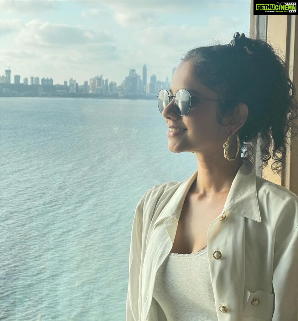Namita Krishnamurthy Instagram - Bombae ♥️ 📸 @sastika_rajendran #namitakrishnamurthy #roomwithaview #workcation #outfitofthedaybabe #casualfit #chennaiinfluencer Trident, Nariman Point, Mumbai