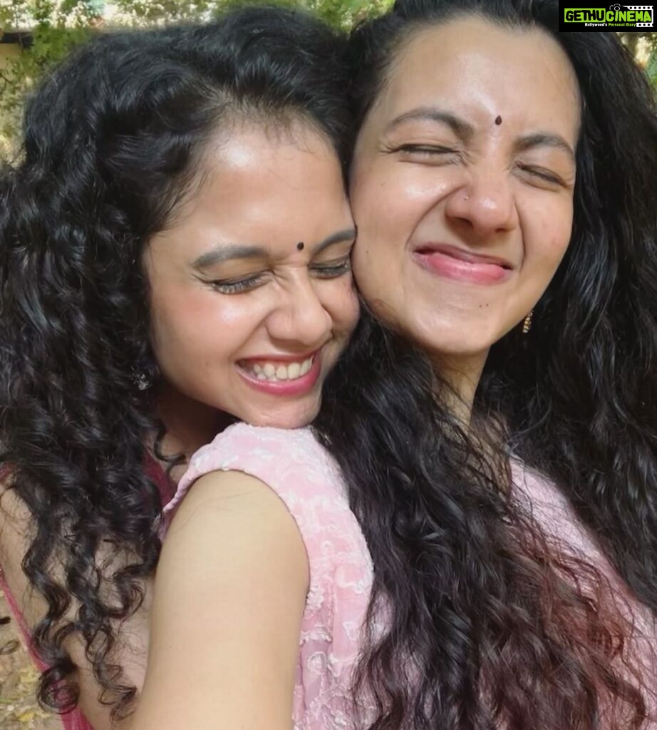 Namita Krishnamurthy Instagram - A post to honour my cuteness and the cuteness of my cousins and our combined cuteness >>> @raeshhhhhh @premasankarkanaka @aashritha_sarma #curlyhair #namitakrishnamurthy #familytime #weekendgetaway
