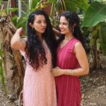 Namita Krishnamurthy Instagram - A post to honour my cuteness and the cuteness of my cousins and our combined cuteness >>> @raeshhhhhh @premasankarkanaka @aashritha_sarma #curlyhair #namitakrishnamurthy #familytime #weekendgetaway