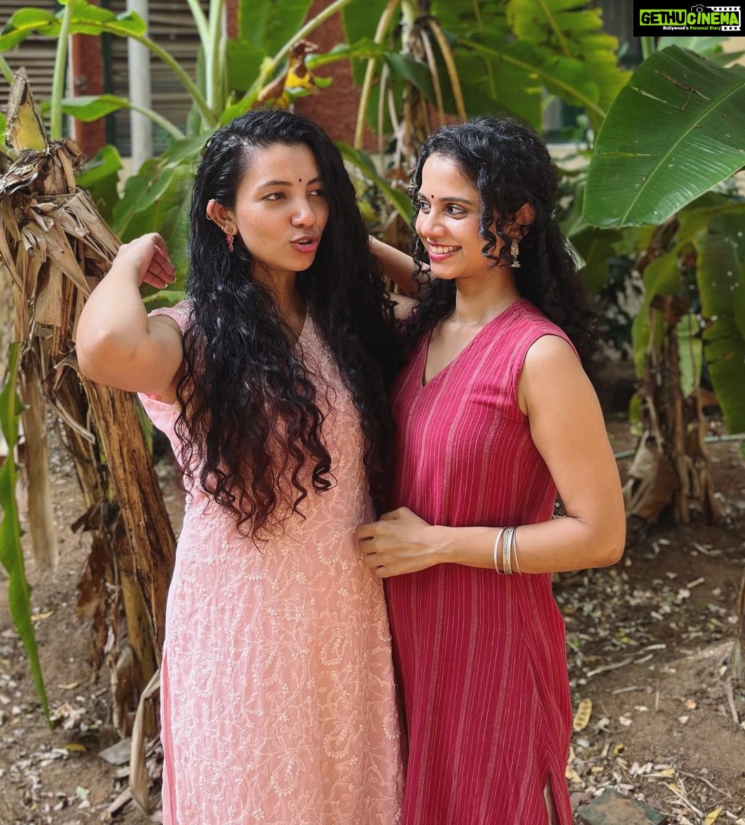 Namita Krishnamurthy Instagram - A post to honour my cuteness and the cuteness of my cousins and our combined cuteness >>> @raeshhhhhh @premasankarkanaka @aashritha_sarma #curlyhair #namitakrishnamurthy #familytime #weekendgetaway