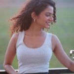 Namita Krishnamurthy Instagram - pov: you’re getting a cup of tea with me in the balcony on a lazy Sunday evening 💕 MUA: @mild.tones 📸 @theportraitstudio_tps #namitakrishnamurthy #curlyhair #behindthescenes #curlycommunity #lounging #workingstills #unedited #noodlesmanda #candidphoto Chennai, India