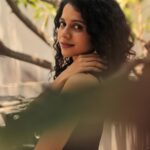 Namita Krishnamurthy Instagram - Just trying to get your attention 🖤 📸: @sat_narain #curlyhair #curlyqueen #namitakrishnamurthy #tamilactress #cuteindiangirl #portraitsindia #curlygirlmethod #curlscurlscurls Chennai, India