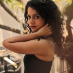Namita Krishnamurthy Instagram - Just trying to get your attention 🖤 📸: @sat_narain #curlyhair #curlyqueen #namitakrishnamurthy #tamilactress #cuteindiangirl #portraitsindia #curlygirlmethod #curlscurlscurls Chennai, India