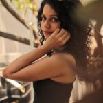 Namita Krishnamurthy Instagram - Just trying to get your attention 🖤 📸: @sat_narain #curlyhair #curlyqueen #namitakrishnamurthy #tamilactress #cuteindiangirl #portraitsindia #curlygirlmethod #curlscurlscurls Chennai, India