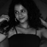 Namita Krishnamurthy Instagram - Care to indulge in a little black and white romance with me? 🖤 📸: @sat_narain #portraitphotography #blackandwhitephotography #namitakrishnamurthy #photodaily #portrait_perfection #chennaiinfluencer #curlycommunity Backyard