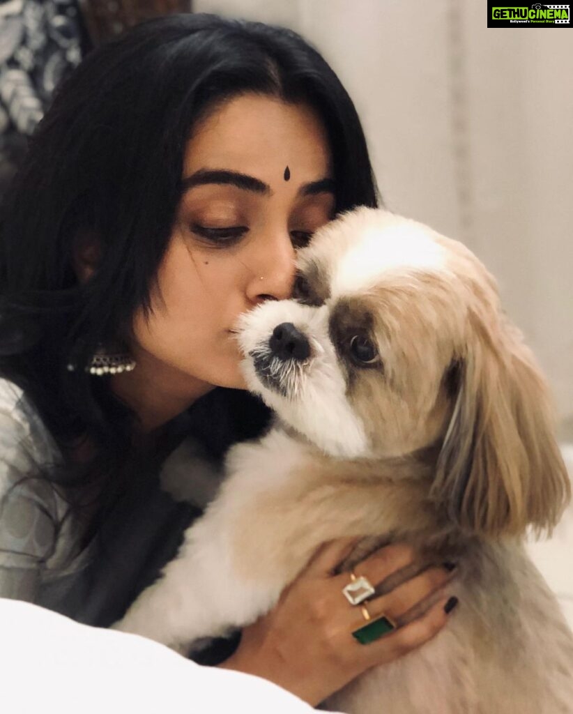 Namitha Pramod Instagram - When Poppo and I tried to mess up with my sleepy best friend 😅 Check out Poppo’s new summer cut 😝 📷: @jahnavinair_
