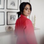 Namitha Pramod Instagram - Does my sparkle burn your eyes😬 Swipe right 😝 📷: @merin__georg Styled by : @rashmimuraleedharan Wearing: @queue_design_studio💫 Neck piece : @amorettestore.in 🌙 #instagram #picoftheday #fashionista #portraitphotography #happiness #she Home