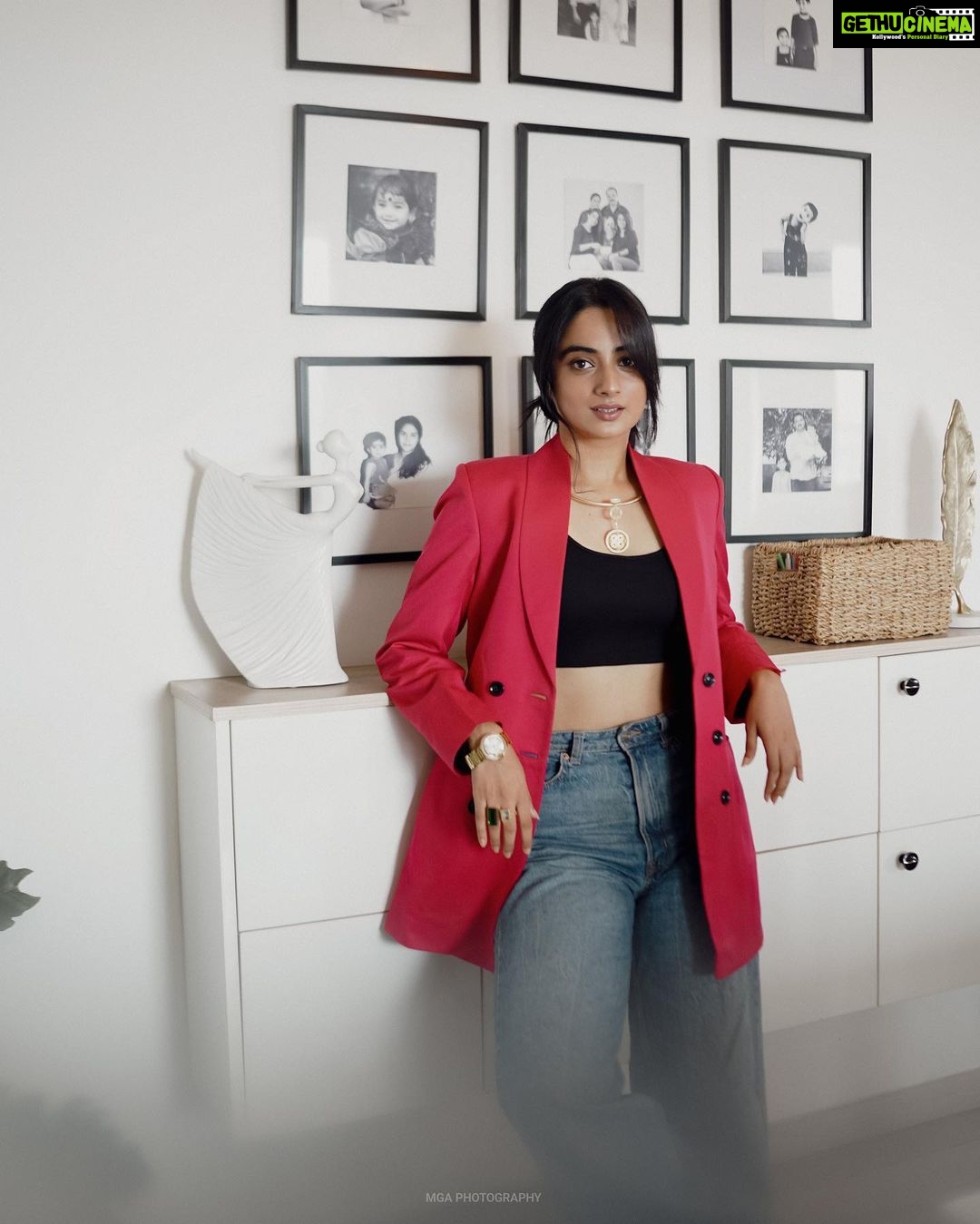 Namitha Pramod Instagram - Does my sparkle burn your eyes😬 Swipe right 😝 📷: @merin__georg Styled by : @rashmimuraleedharan Wearing: @queue_design_studio💫 Neck piece : @amorettestore.in 🌙 #instagram #picoftheday #fashionista #portraitphotography #happiness #she Home