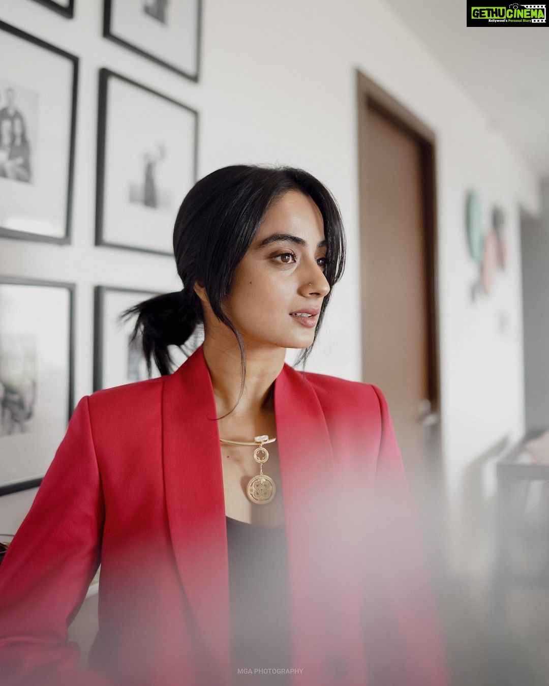 Namitha Pramod Instagram - Does my sparkle burn your eyes😬 Swipe right 😝 📷: @merin__georg Styled by : @rashmimuraleedharan Wearing: @queue_design_studio💫 Neck piece : @amorettestore.in 🌙 #instagram #picoftheday #fashionista #portraitphotography #happiness #she Home
