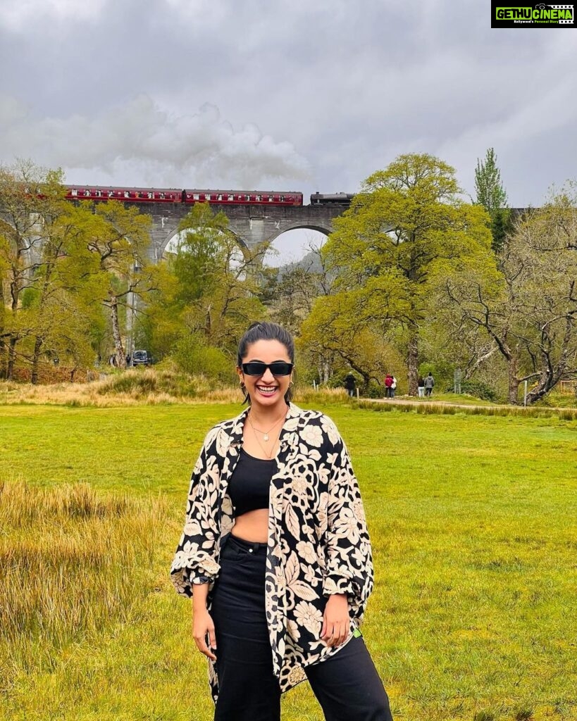 Namitha Pramod Instagram - Hogwarts Express is here 😍😍 Glenfinnan Viaduct