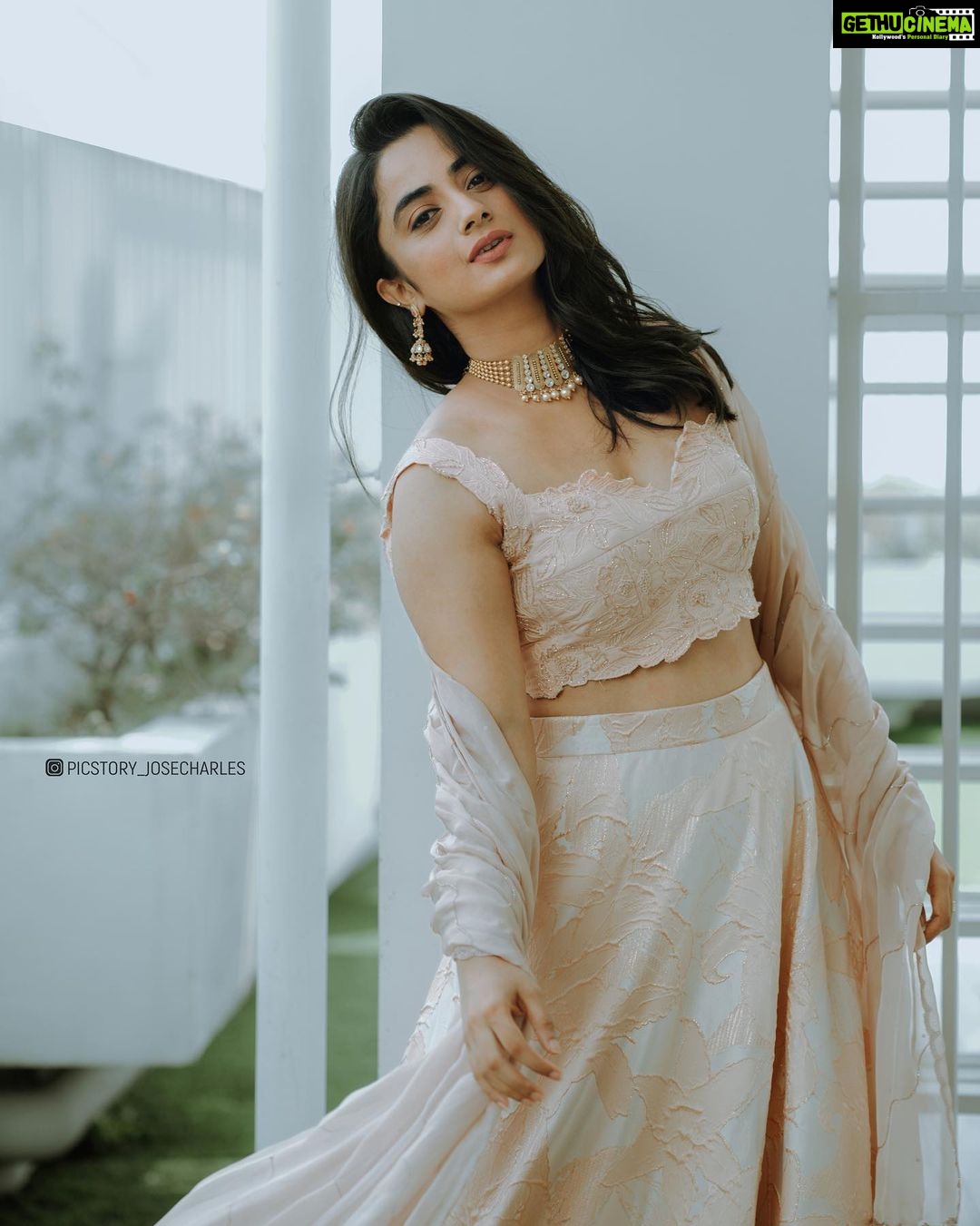 Namitha Pramod Instagram - Go with the flow 🌸 📷: @picstory_josecharles Wearing: @labelmdesigners Jewellery: @kavithagoldanddiamonds Styled by : @styledbysmiji