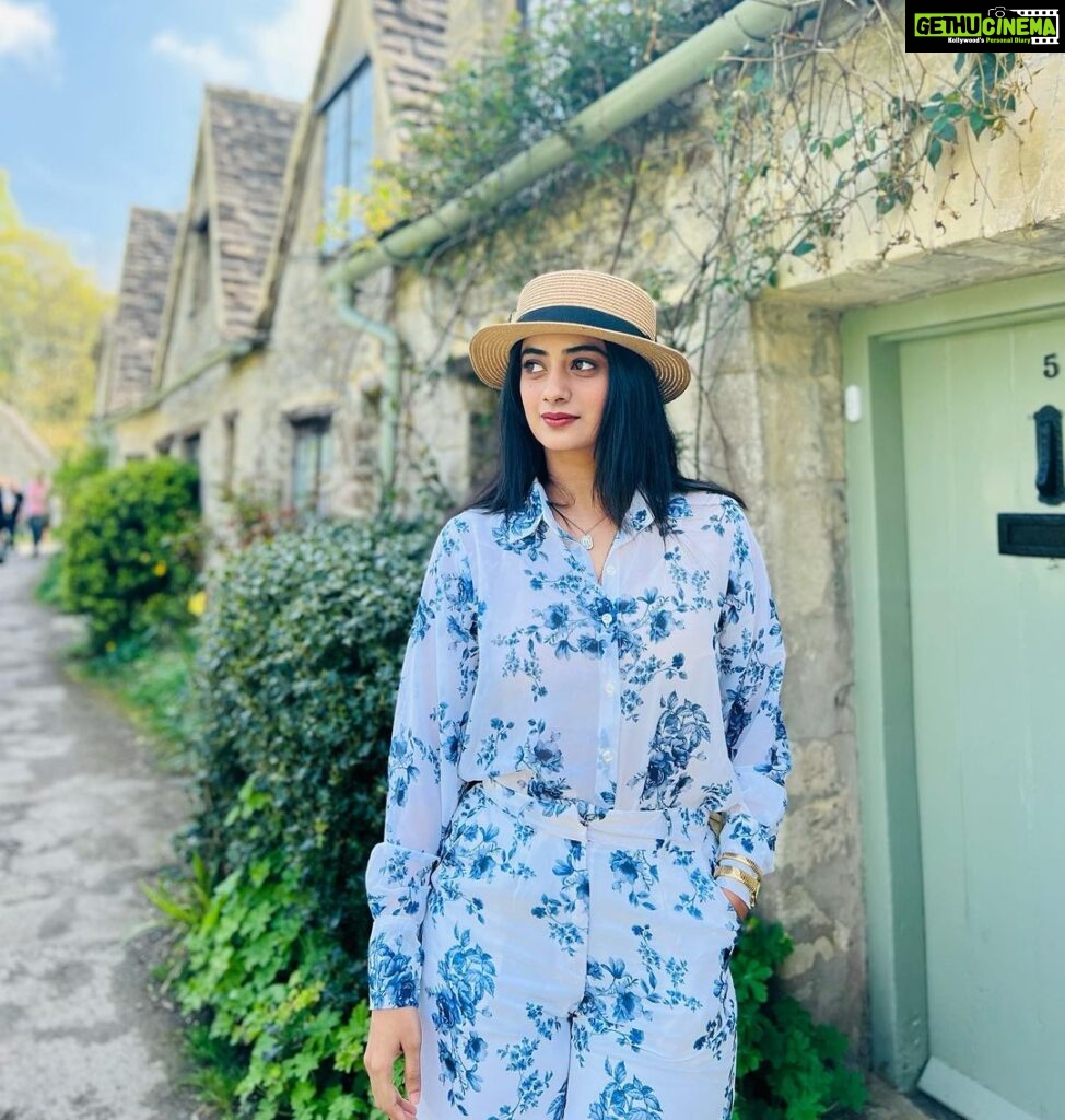 Namitha Pramod Instagram - Heaven ♥️ Wearing : @therapyclothing.in Fashion communications : @rashmimuraleedharan Cotswolds