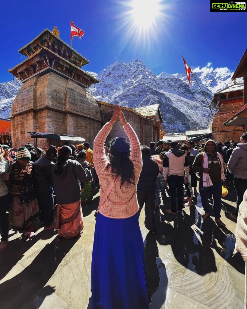 Nandini Rai Instagram - Om Namo Narayanaya….. #badrinath #chardham #devbhoomi #uttarakhand Badrinath Temple Uttarakhand