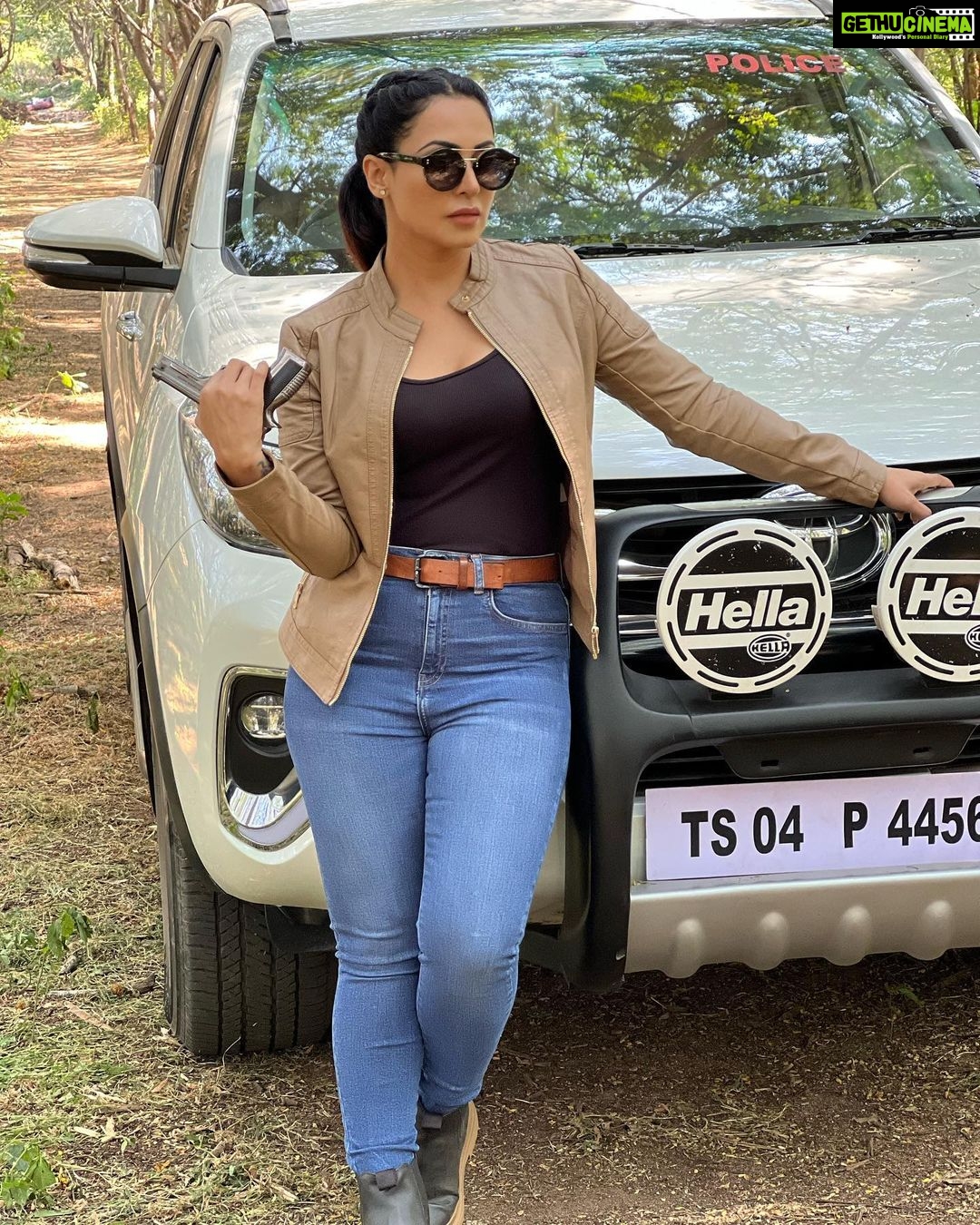 Nandini Rai Instagram - If I wasn't an actor, I'd be a secret agent….. #movie #shooting #cop #police #game 🤘