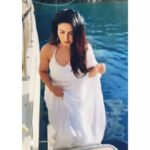 Nandini Rai Instagram - Just saree feels....... #sea #reelitfeelit❤️❤️ #saree #loveit İstanbul Turkey