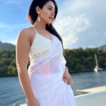 Nandini Rai Instagram - Nature always heals.... #saree #boat #healthy İstanbul Turkey