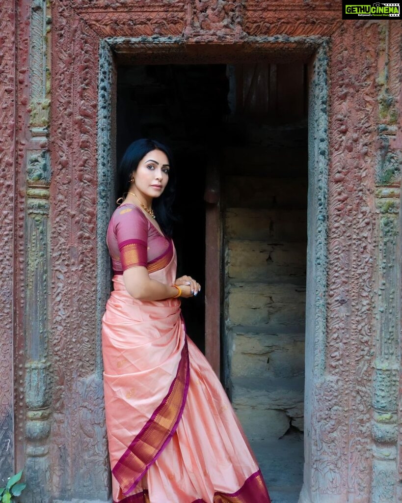 Nandini Rai Instagram - చీర అనేది కేవలం వేషధారణ మాత్రమే కాదు, అది ఒక భావోద్వేగం. #love #photooftheday #photography #emotions #saree