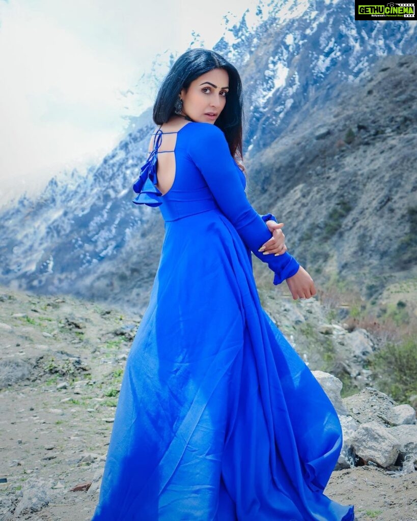 Nandini Rai Instagram - Look deep into the nature …..! Badrinath Dham