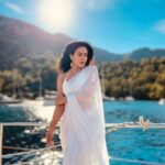 Nandini Rai Instagram - Nature always heals.... #saree #boat #healthy İstanbul Turkey