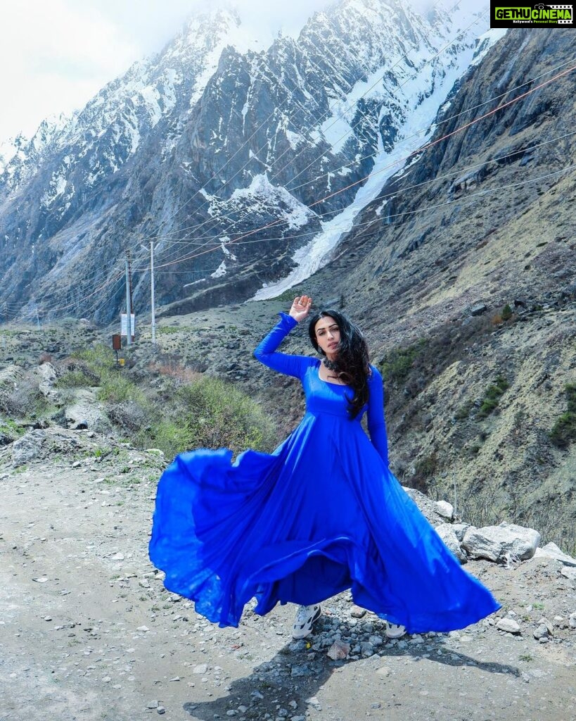 Nandini Rai Instagram - Look deep into the nature …..! Badrinath Dham