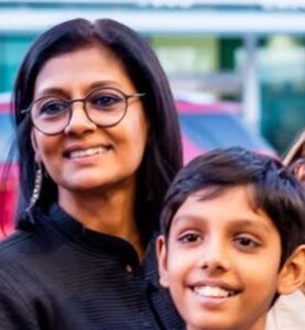 Nandita Das Instagram - What a memorable screening of Zwigato in Beverly Hills, LA! So many I knew over the years and so many new faces. Packed hall with amazing energy. My best post screening q and a with @smritimundhra , a dear friend and amazing documentary filmmaker. She asked questions that nobody had asked before! Made me think deeper. @indianfilmfestival team were amazing hosts. People came out moved and reflective. And their responses haven’t stopped! I couldn’t have asked for a better screening. Thank you all who made it so special. Including my son, who stayed up till late and endured the selfies with me! The audience loved you both and you were sorely missed @kapilsharma and @shahanagoswami . #zwigato @applausesocial @sameern