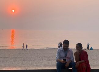 Nandita Das Instagram - Janamdin Bohot Mubarak @kapilsharma We would have lived and died without knowing each other had Zwigato magically not brought us together. I do enjoyed knowing you and working with you. Also found a friend for life. And the bonus is to get to also know your loving family and your loyal friends. Unko bhi janne ka mauqa mila. Bohot shukriya for everything. Wishing you the bestest in life. May you continue to rediscover yourself and find joy and meaning in whatever you do. 🙏🏽🤗❤️ Sharing some moments from the last month that we spent together for #zwigato