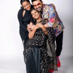 Nandita Das Instagram - Was so happy to be with @kapilsharma and @shahanagoswami - Two super talented and super lovely human beings. Lucky me! Ji, humara pehla photoshoot. Next time we need a more candid setting! @sameern @segaldeepak @applausesocial #Zwigato #Zwigatoon17thMarch #kapilsharmashow