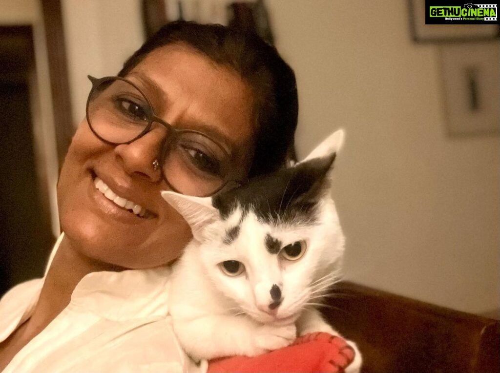 Nandita Das Instagram - Two women home alone. Ms. Miso has a more enviable life though. Eat, reflect, eat some more, cuddle, stretch, and so on.