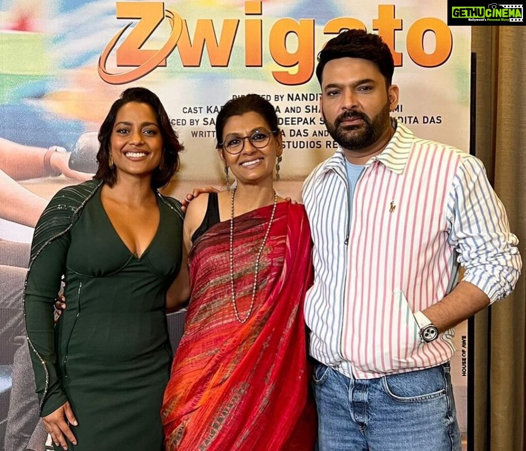 Nandita Das Instagram - Yesterday was a long day of #Zwigato promotions! I got to know so much more about @kapilsharma and @shahanagoswami hearing their stories. We do make a lovely team 🥰 #zwigatoon17thmarch @applausesocial @sameern @segaldeepak