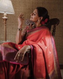 Nandita Das Instagram - Remember the behind-the-scenes photo I shared earlier? Finally, the images from the photoshoot are here. Love the old world charm of heritage saris and jewellery from the  precious collection of @meerakumar75, a dear friend. I seldom do formal photoshoots, and now after a gap of two years I’ve done  two in two months! 
@theindiantextilesco