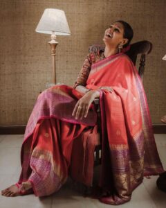 Nandita Das Instagram - Remember the behind-the-scenes photo I shared earlier? Finally, the images from the photoshoot are here. Love the old world charm of heritage saris and jewellery from the  precious collection of @meerakumar75, a dear friend. I seldom do formal photoshoots, and now after a gap of two years I’ve done  two in two months! 
@theindiantextilesco