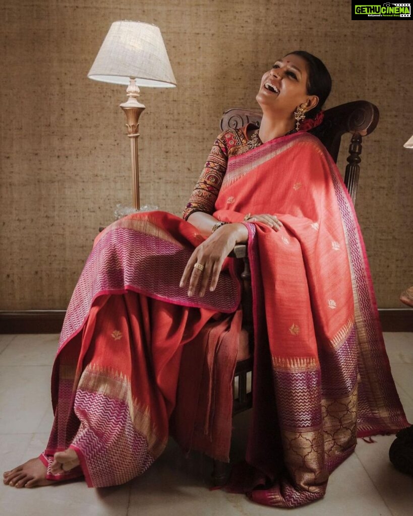 Nandita Das Instagram - Remember the behind-the-scenes photo I shared earlier? Finally, the images from the photoshoot are here. Love the old world charm of heritage saris and jewellery from the precious collection of @meerakumar75, a dear friend. I seldom do formal photoshoots, and now after a gap of two years I’ve done two in two months! @theindiantextilesco
