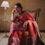 Nandita Das Instagram - Remember the behind-the-scenes photo I shared earlier? Finally, the images from the photoshoot are here. Love the old world charm of heritage saris and jewellery from the precious collection of @meerakumar75, a dear friend. I seldom do formal photoshoots, and now after a gap of two years I’ve done two in two months! @theindiantextilesco