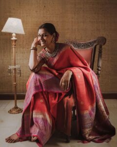 Nandita Das Instagram - Remember the behind-the-scenes photo I shared earlier? Finally, the images from the photoshoot are here. Love the old world charm of heritage saris and jewellery from the  precious collection of @meerakumar75, a dear friend. I seldom do formal photoshoots, and now after a gap of two years I’ve done  two in two months! 
@theindiantextilesco