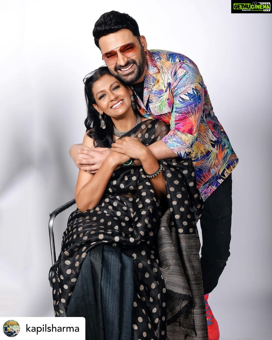 Nandita Das Instagram - Was so happy to be with @kapilsharma and @shahanagoswami - Two super talented and super lovely human beings. Lucky me! Ji, humara pehla photoshoot. Next time we need a more candid setting! @sameern @segaldeepak @applausesocial #Zwigato #Zwigatoon17thMarch #kapilsharmashow