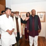 Nandita Das Instagram - Amazing opening in an amazing museum. So many young artists, curious walk ins and art lovers filled the large gallery. India exists much beyond the metros and people here deserve more than what comes to them. So happy his bachchas could come to #patna for their father’s opening. It was lovely to be together. Special thanks to @biharmuseumofficial and #takshilaeducationalsociety for all that they did to make it special. #jatindas