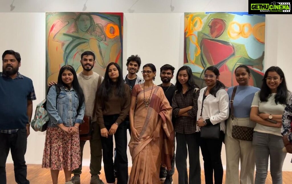 Nandita Das Instagram - Amazing opening in an amazing museum. So many young artists, curious walk ins and art lovers filled the large gallery. India exists much beyond the metros and people here deserve more than what comes to them. So happy his bachchas could come to #patna for their father’s opening. It was lovely to be together. Special thanks to @biharmuseumofficial and #takshilaeducationalsociety for all that they did to make it special. #jatindas