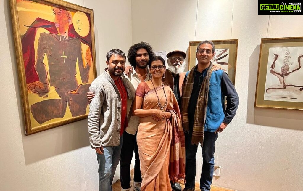 Nandita Das Instagram - Amazing opening in an amazing museum. So many young artists, curious walk ins and art lovers filled the large gallery. India exists much beyond the metros and people here deserve more than what comes to them. So happy his bachchas could come to #patna for their father’s opening. It was lovely to be together. Special thanks to @biharmuseumofficial and #takshilaeducationalsociety for all that they did to make it special. #jatindas
