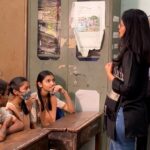 Nandita Das Instagram - I spent a delightful morning with the 9th grade children of Shiv Srushti School in Kurla. We had a stimulating conversation about discrimination and prejudice. They had so many questions and so much to share. I am always happy to be part of initiatives like @teachforindia that give me an opportunity to engage with children. We grownups have a big responsibility of ensuring that children never lose the joy of learning and the space to question. We need to keep their confidence and idealism intact.