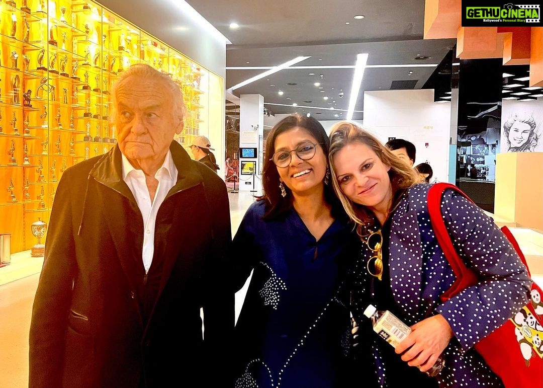 Nandita Das Instagram - Watching films, agreeing and disagreeing, bonding, doing interviews, meeting other filmmakers…all that’s come to an end. Today was an exploring the city day. But told you I will be slow. So for today’s magical evening, you will have to wait till tomorrow. Good night! @shanghaiinternationalff