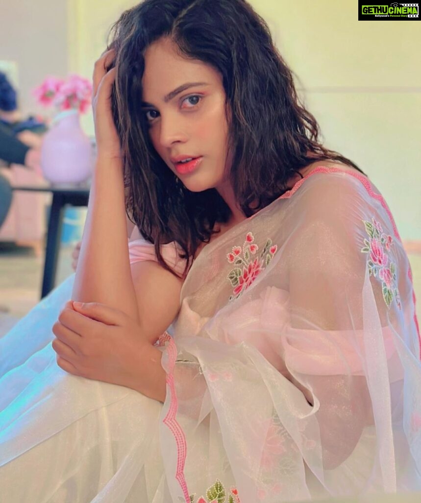 Nandita Swetha Instagram - Summer is already here & am vibing it🌸 Wearing @darzi_designerz_ To get discount, people can share the screenshot of your post and we will offer a discount of 15% to them. To get discount you need to follow her page and Darzi Designerz page!! . #messyhair #wethair #babypink #saree #collaboration