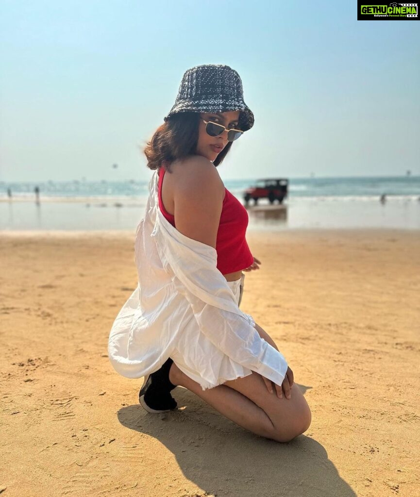 Nandita Swetha Instagram - Soaking under the sun☀️☀️☀️ . Cap @h&m Sunglares @vogueindia Crop top @tokyo_talkies Shorts @onlyindia Shirt @zara Sneaker @zara . #look #beachlook #sports #sunset