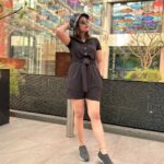 Nandita Swetha Instagram - Isn’t being cute than sexy is awesome💃🏻 . Jumpsuit @onlyindia Cap @hm Sneaker @zara My favourite Lipstick @morazecosmetics . . #blackjumpsuit #black #outfit #sneakers #nomakeup