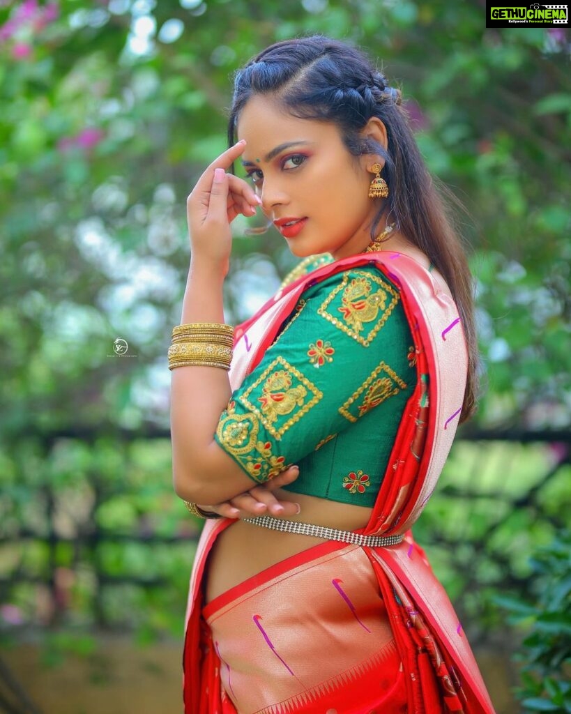 Nandita Swetha Instagram - Feeling the bride in me🤪🤪🤪 #saree from @anvitha_collections #photography @naveen_photography_official #makeup n hair @sarika_briadal_makeup_artist . #saree #traditional #clicks