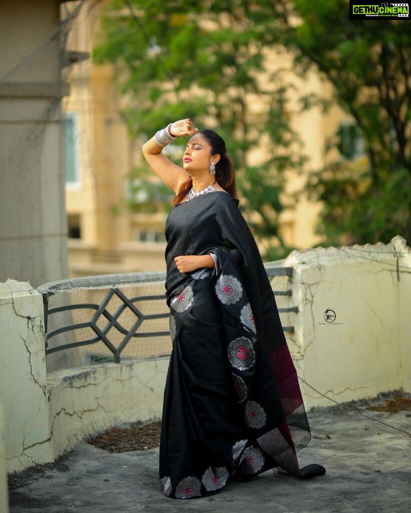 Nandita Swetha Instagram - I remain pretty❤️❤️ . Saree from @maduraafashions Clicked by @naveen_photography_official Makeup n hair @sarika_briadal_makeup_artist Asst @thiru_kshtriyas . #sareevibe
