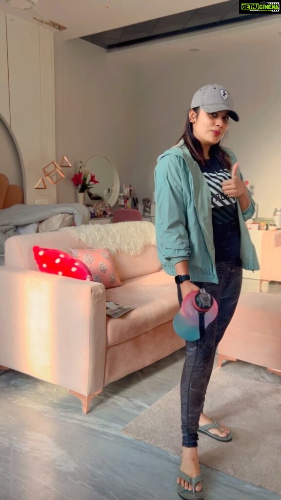 Nandita Swetha Instagram - This week story- I twisted my foot while dojng stepper excercise & literally fell down. It was swollen & couldn’t walk. Was cursing my bad.Next day I had all the reasons to stop doing my works n excercise n take rest. But I din want to waste my time. So I wokeup and decided to do some small works & hit the gym and do upper body workout. Guys it’s all in the head. If you want to achieve your goal you have to work hard. Just saying 🤗 . #weekend #motivation