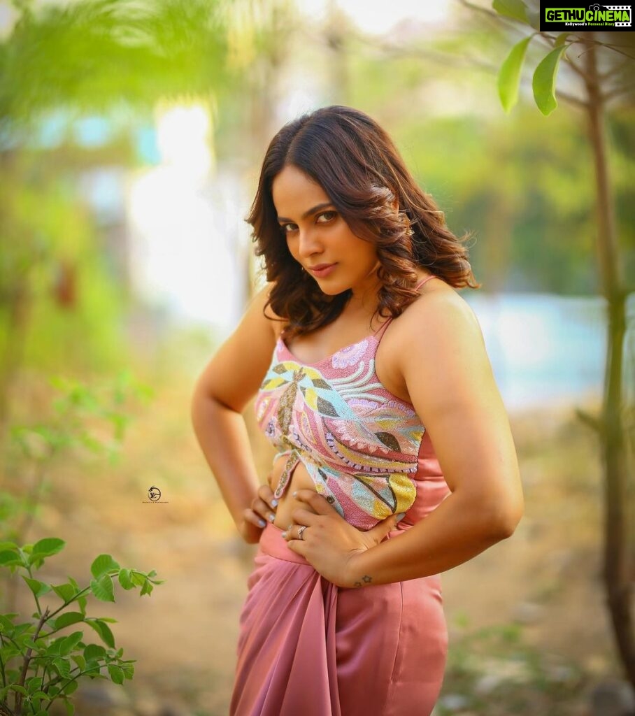 Nandita Swetha Instagram - Don’t ask me about the location 🤪🤪 . Outfit @labellikithabommu 📸📸 @naveen_photography_official Makeup @makeup_artist_arun.15 Asst @thiru_kshtriyas . #moviepromotion #telugu Hyderabad