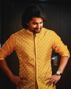 Nani Instagram - Wish you all a happy HOLI 🎉 

Dharani from Mumbai :) #Dasara

Kurta @anitadongre 
Shoes @shutiqofficial @noonoo.in 
Stylist @neeraja.kona 
Asst by @manogna_gollapudi @meghanaa_ch 
Hair @hairbylalith
Photographer @sridharchadalawada