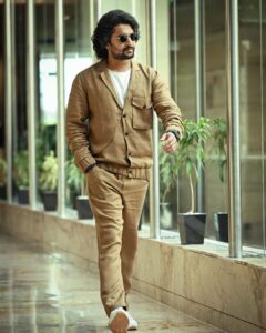 Nani Instagram - At the pink city. Jaipur 🤎

#Dasara 

In @sonofanoble.snob 
Stylist @neeraja.kona 
Pics @sridharchadalawada